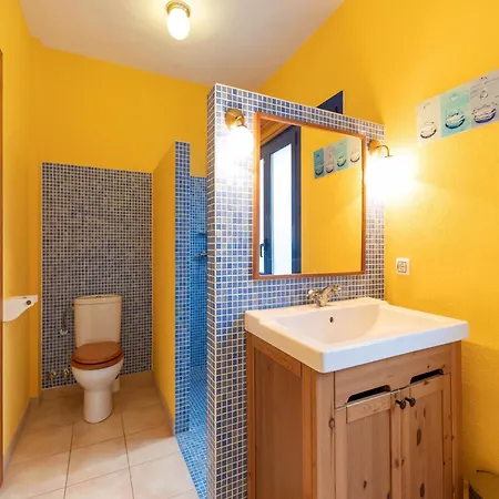 Villa With Private Pool And Large Garden