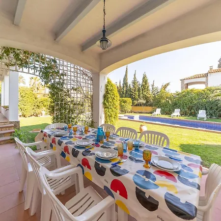 Villa With Private Pool And Large Garden