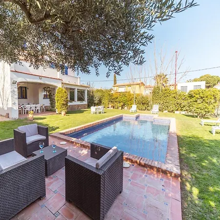 With Private Pool And Large Garden Villa *